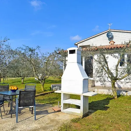 펜션 House With A Parking Space Galizana, Fazana - 20795