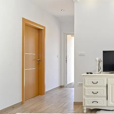 House With A Parking Space Galizana, Fazana - 20795 펜션 Galižana